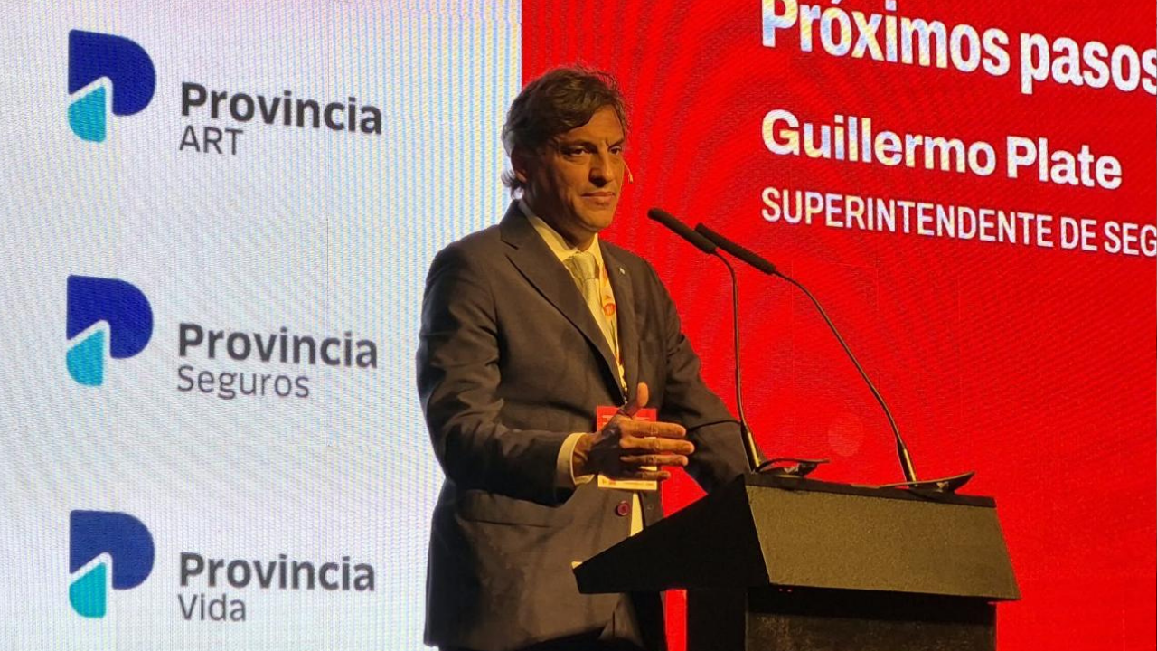 En el marco del tradicional encuentro del sector, el Superintendente de Seguros de la Nación defendió el proceso de ordenamiento del mercado, repasó las desregulaciones clave del último trimestre y proyectó un crecimiento de la industria del 3% al 6% del PBI.
